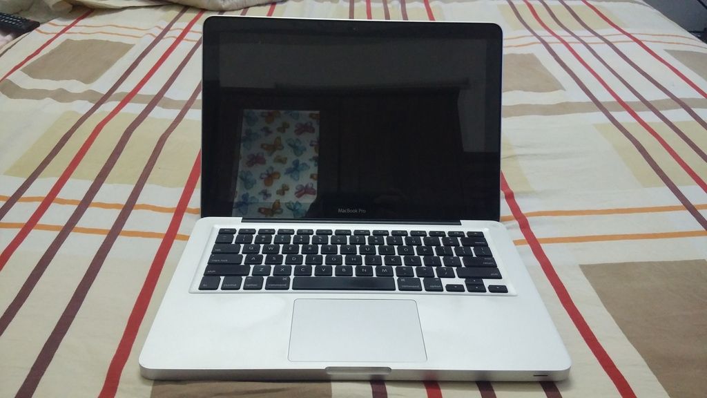 bán dùm ông cậu con Macbook Pro 13inch model 2011 - rất nhiều hình thật - máy tuyệt đẹp - nguyên zin - 13