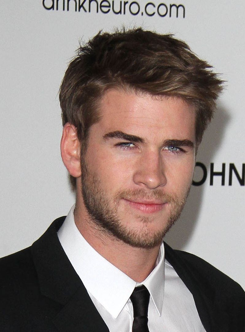 Male Celebrities Liam Hemsworth Scruffy Hotness At Elton John Oscars Party Pictures