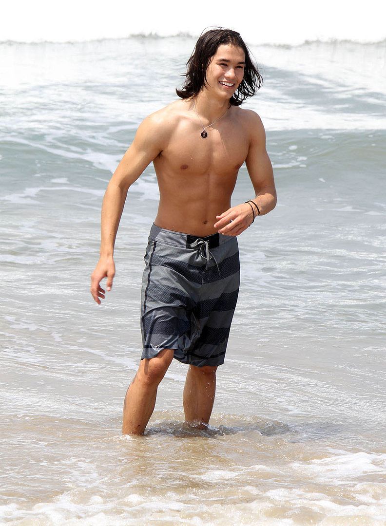 Celeb Photos Twilight Twink Booboo Stewart Shirtless At The Beach