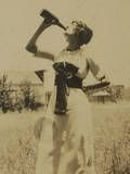 http://i956.photobucket.com/albums/ae43/tinalutinalu/th_th_CFI_Woman_drinking_from_whiskey_.jpg