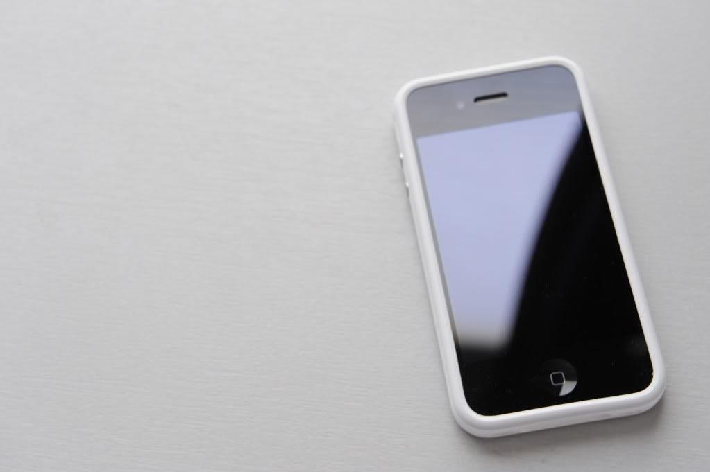 black iphone 4 white bumper. iPhone 4 and White Bumper