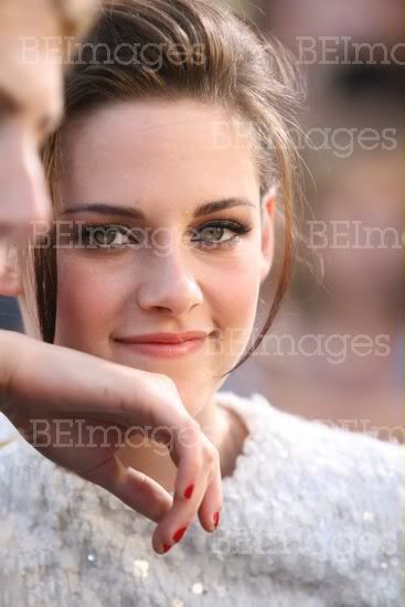 Gossip_dance: New Picture: Kristen At The 'Eclipse' Premiere In LA