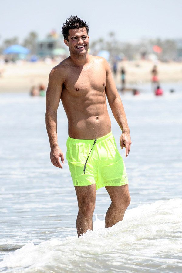 Spencer Boldman -- SHIRTLESS incl PITS, ABS, FEET -- - famousmales forums