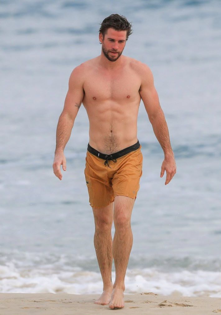 Liam Hemsworth Shirtless In Wet Board Shorts Famousmales