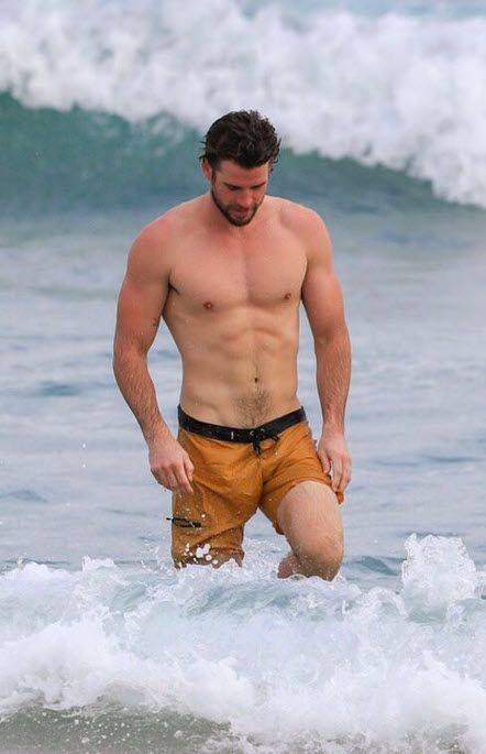 Liam Hemsworth Shirtless In Wet Board Shorts Famousmales