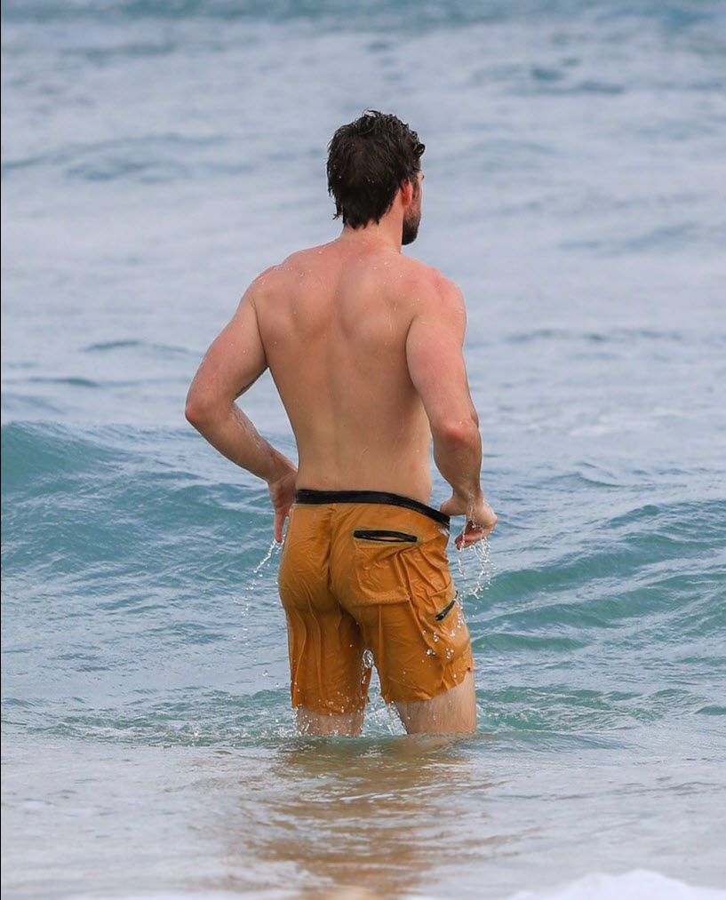 Liam hemsworth butt